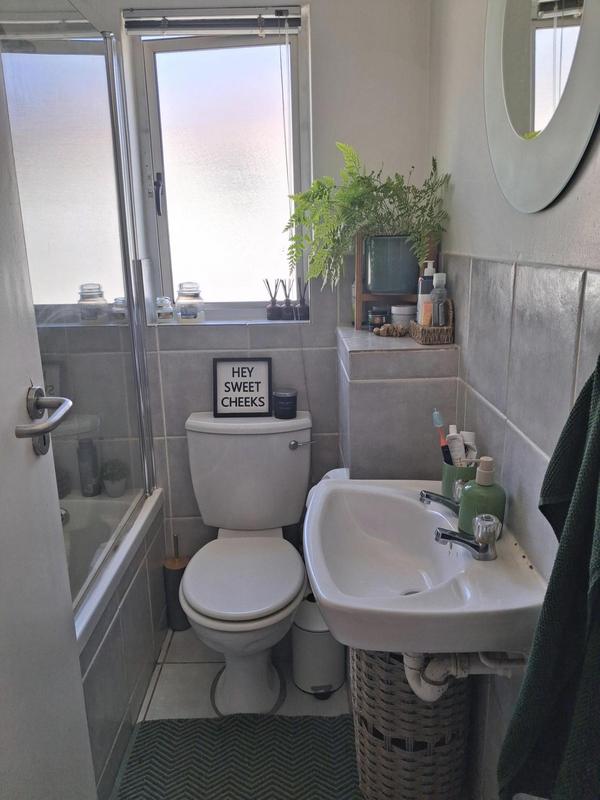 2 Bedroom Property for Sale in Vredehoek Western Cape